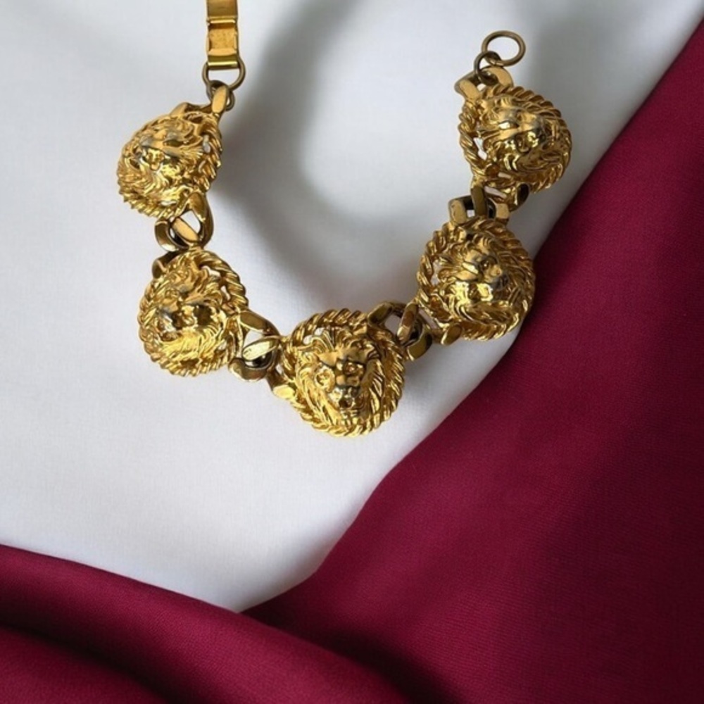 Golden Lion Head Link Bracelet Vintage.. 7”